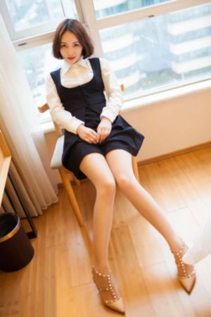 清冷美人被多人玩弄H_超清完整在线观看